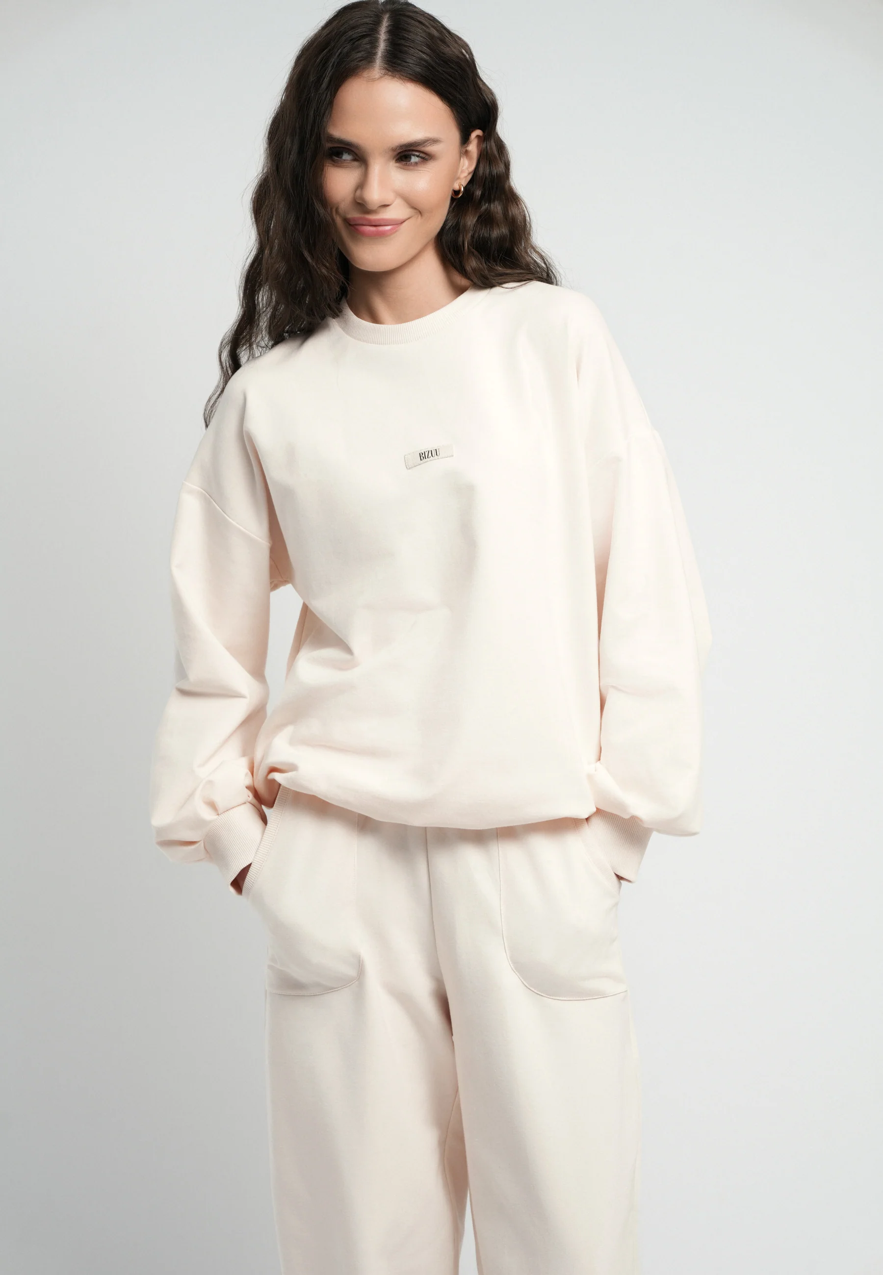 Kremowa bluza oversize ORISA - Image 2